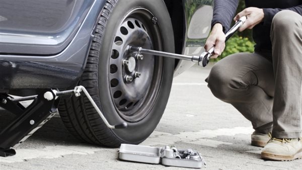 5 أخطاء يرتكبها قائدو السيارات تؤدي إلى تلف الإطارات .. تعرف عليها