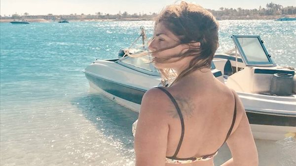 بالمايوه.. ظهور مثير لـ منة فضالي | شاهد