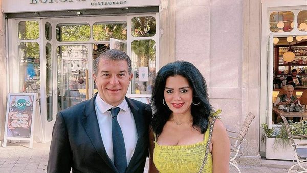 موسم انتقالات ساخن.. تعليقات ساخرة على صور رانيا يوسف ورئيس برشلونة