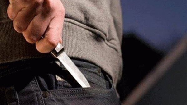 في حالة خطرة.. مدمن يطعن زوجته بمطواة في الغربية ولن تصدق السبب