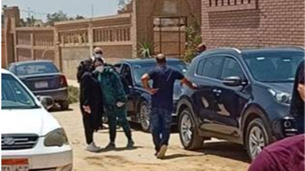 تخلت عن الأسود.. إيمي سمير غانم تزور والدها في ثاني جمعة له بعد وفاته