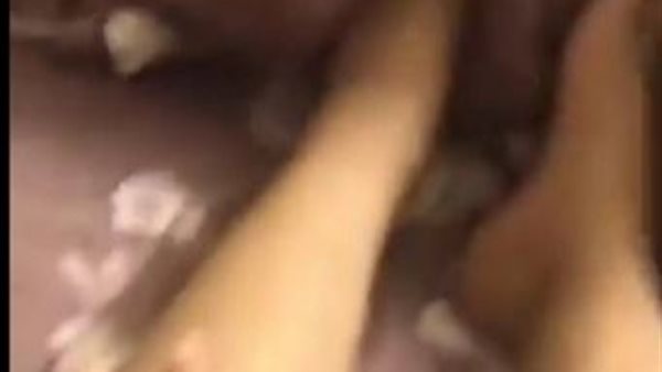 شوفوا الخادمة عملت فيا إيه .. طفلة تثير الجدل بآثار تعذيب على جسدها | فيديو