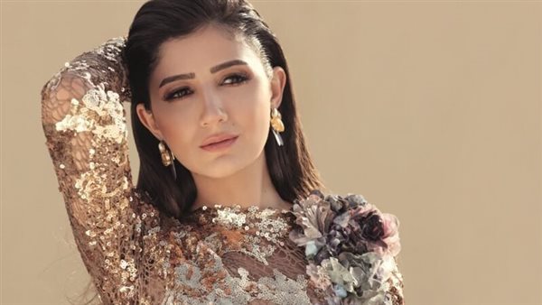 خطفت الأنظار.. إطلالة أنيقة لمي عمر في أحدث ظهور لها