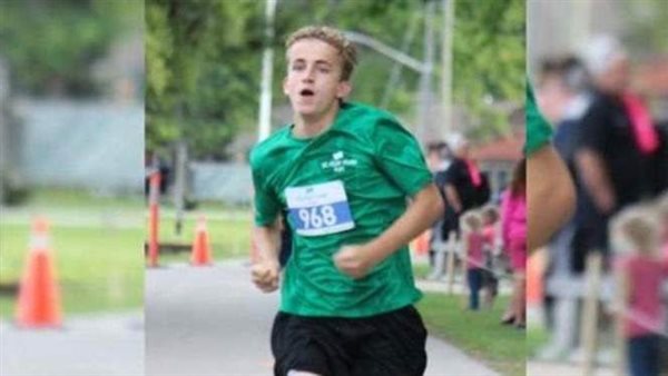 قليل الكلام ويحب العزلة.. 