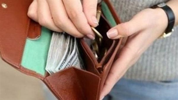 رأي الدين في إنفاق الزوجة لأموال زوجها دون علمه