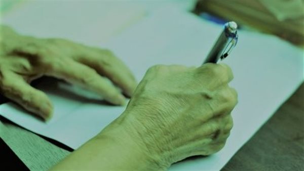 راقب نفسك.. علامة تدل على إصابتك بـ مرض عصبي يؤثر على الحركة