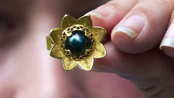 بعد 46 عاما.. امرأة تعثر على خاتمها المفقود