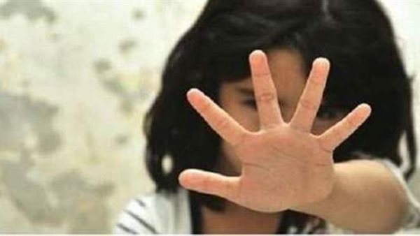 لقطات مثيرة.. مراهقة تستخدم حيلة ذكية تساعد الشرطة على تعقب متحرش حاول اختطافها | فيديو 