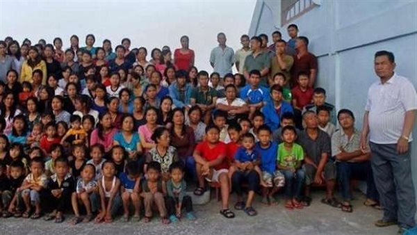 رحل ولديه 38 زوجة و89 إبنا وابنة.. حكاية والد أكبر عائلة في العالم | شاهد