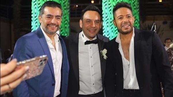 بفستان عروسة.. إطلالة مثيرة تخطف الأنظار لطليقة مصطفى قمر في زفاف نجلهما