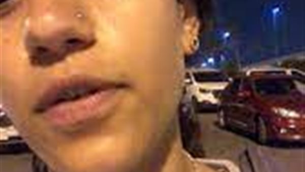 يصور البنات من الخلف.. فتاة تكشف عن متحرش المطار بالصدفة | شاهد