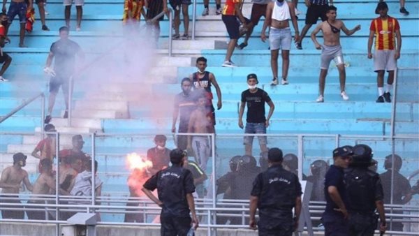 قنابل كيماوية محظورة.. خبير لوائح يفجر مفاجأة في شغب مباراة الأهلي والترجي
