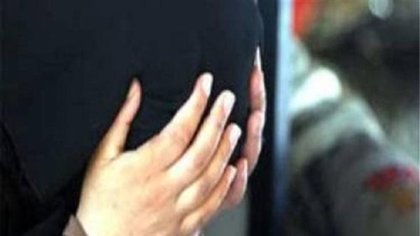 ضبطها زوجها في أحضان عشيقها.. القصة الكاملة للزوجة الخائنة بحلوان