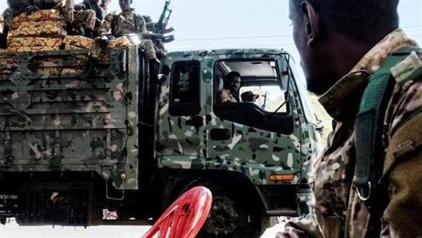 مشهد مذل للجيش الإثيوبي.. طابور جنود أسرى فى قبضة قوات التيجراي | شاهد