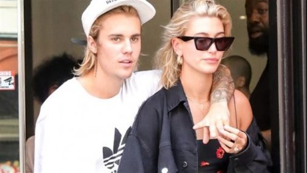 ذاهبة لملهى ليلي.. هجوم على زوجة جاستن بيير بسبب فستانها المثير خلال لقاء ماكرون