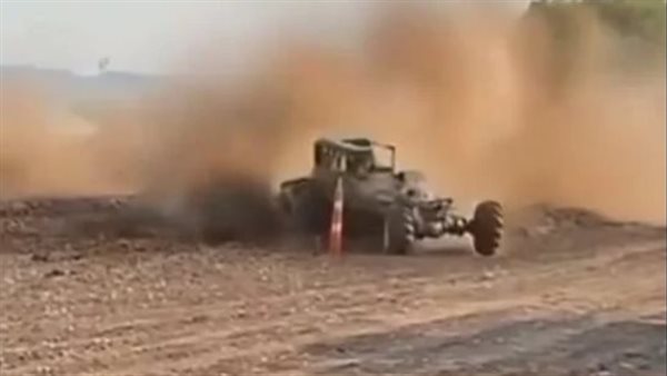 سيارة سباق تدهس المتفرجين بعد خروجها عن مسارها.. شاهد آخر لحظاتهم