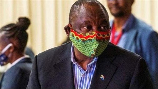 لن تصدق.. شخص يسرق «آي باد» الرئيس الجنوب إفريقي| شاهد