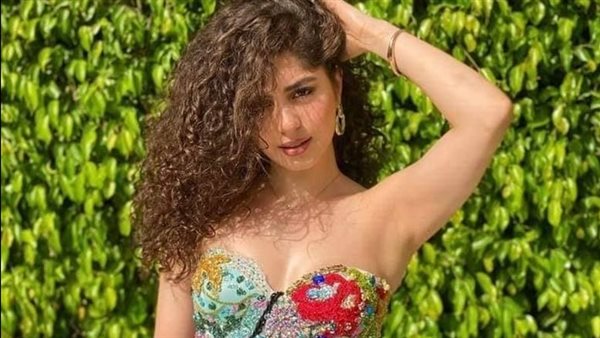 «عفوا لقد فعلت ذلك مرة أخرى».. فيديو جديد لمايان السيد وهي ترقص بشكل مثير | شاهد 