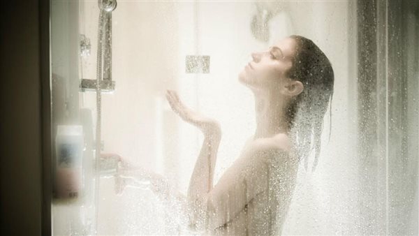 احذر الوقوع فيها..هذا ما يحدث لجسمك عند الاستحمام بالماء الساخن كل الصباح