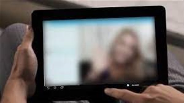 السبب صادم.. تفاصيل مثيرة في ابتزاز شاب لطليقته بصور خاصة في الشرقية 