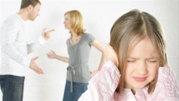 يخرب البيوت ويدمر الأسرة.. تعليق ناري لداعية إسلامي عن خدمة الزوجة لأهل زوجها