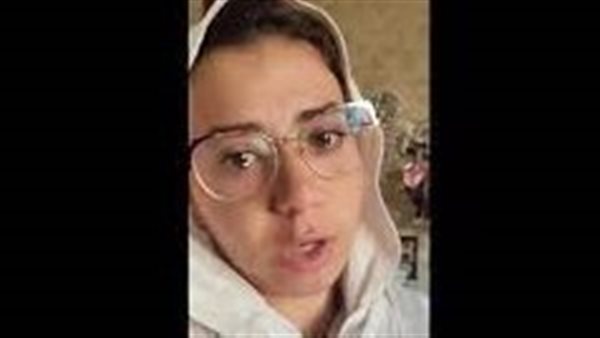 بيضغطوا علينا علشان نقلع..انهيار فتاة لمنعها من نزول حمام السباحة بـ