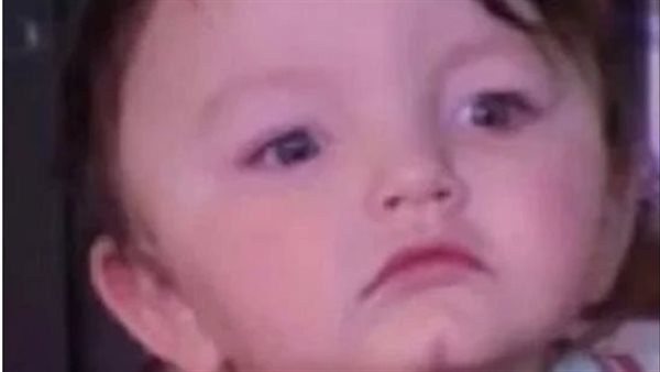 حادث مأساوي.. وفاة طفل جوعًا مربوط داخل سيارة والديه لعدة أيام