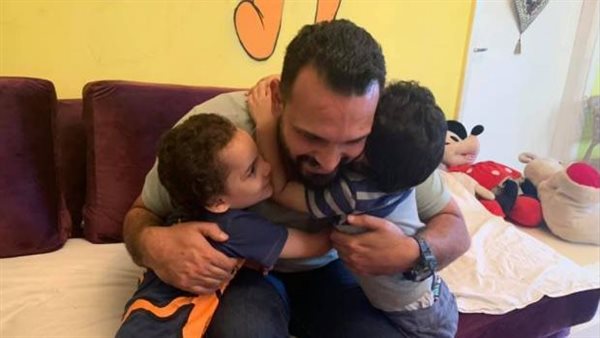 رماهم في الشارع ومش عايزهم.. أب يتنازل عن طفليه في المرج ببلاش