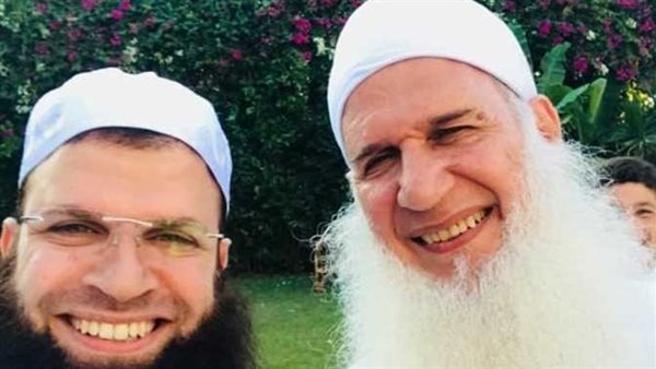 الداعية: أنا ماشي على الكتالوج.. تفاصيل مثيرة في منع نجل الشيخ محمد حسين يعقوب من الخطابة 