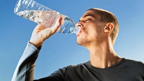 اشرب ميه واقبض 15 الف دولار.. تعرف علي تفاصيل وظيفة الأحلام 