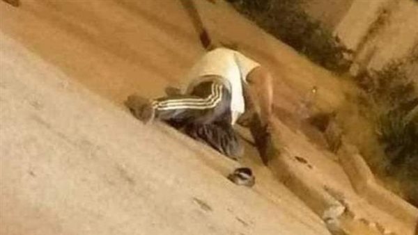 لفظ أنفاسه الأخيرة أمام المستشفى.. مشهد مبكي هز تونس لوفاة مواطن يبحث عن جرعة أكسجين