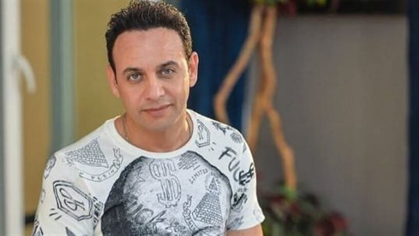 الصلاة مفيهاش هزار.. هجوم حاد على مصطفى قمر بسبب صورة | شاهد