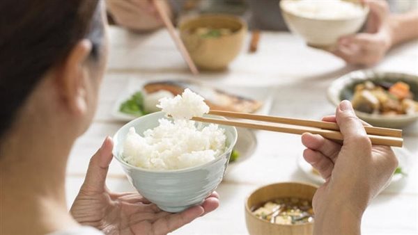 بعد أسبوع من شجار عنيف.. امرأة تكتشف بقايا عيدان طعام في جيوبها الأنفية