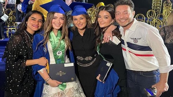 على أغنية سقف بالرقص والغناء.. ليلى أحمد زاهر تحتفل بتخرجها من الثانوية| شاهد