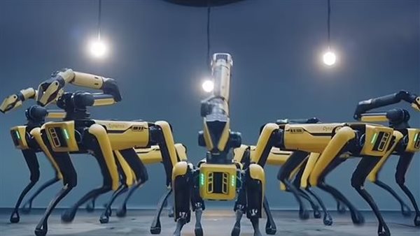 لن تصدق.. كلاب آلية ترقص باحترافية شديدة وتتحدى فرقة رقص شهيرة| شاهد