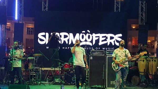 رفضوا دخول المحجبات.. «شارموفرز» يلغي حفل في الساحل 