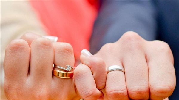 الإفتاء تحسم الأمر...حكم تجسس الخاطب على خطيبته