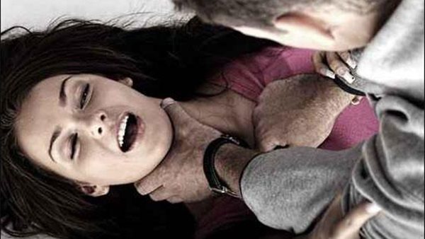 مأساة بشعة في عز النهار..اغتصاب فتاة في الشارع |شاهد