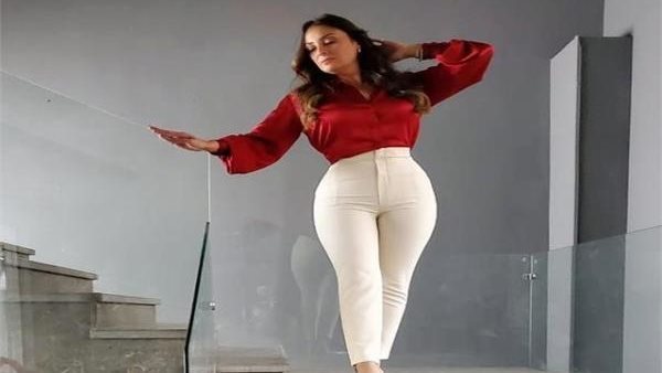 الصورة عاوزة تتظبط.. ورطة كبيرة لنرمين الفقي وسخرية من الجمهور بسبب الفوتوشوب | شاهد