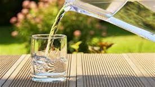 كارثة لن تتخيلها.. أضرار شرب الماء على الريق