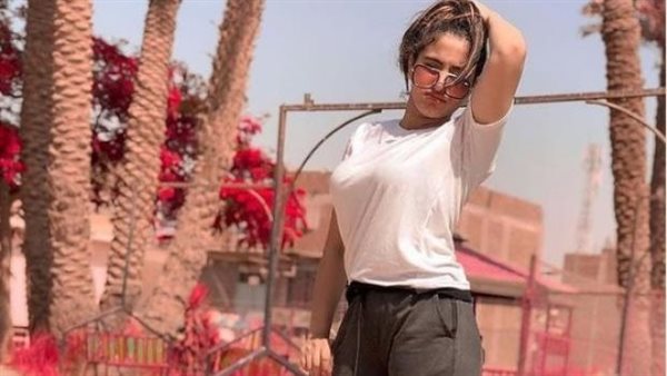 بتميل للعري والإباحية وبتدخن شيشة.. من هي فتاة التيك توك الجديدة موكا حجازي| شاهد