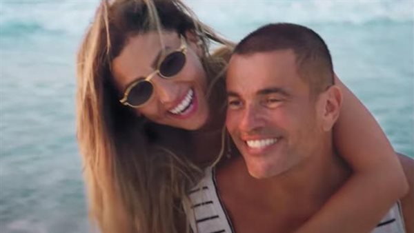 رد فعل دينا الشربيني على أنباء ارتباط عمرو دياب ودينا ضياء