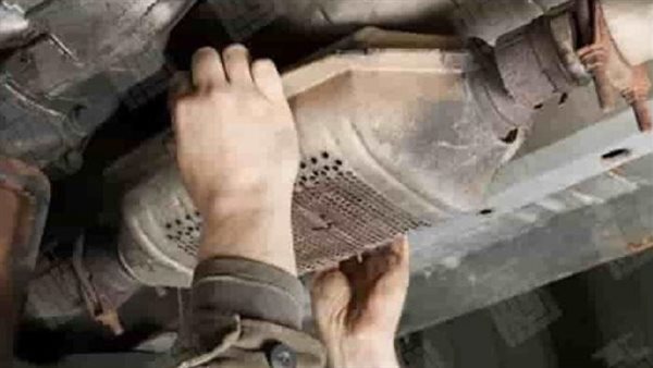 3 طرق لتنظيف البوابة وعلبة البيئة بسيارتك.. تعرف عليها