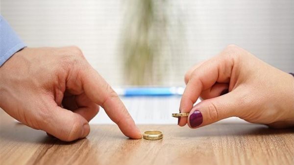 هل يجوز للمرأة الحلف بالطلاق على زوجها؟.. الإفتاء ترد