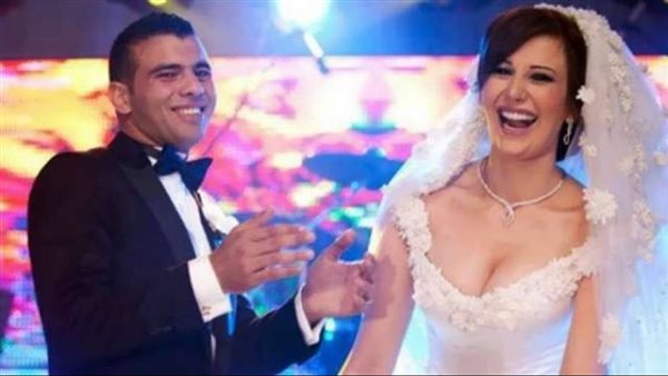 زوجة عماد متعب تثير الجدل على السوشيال ميديا.. والسبب فستان مكشوف| شاهد  