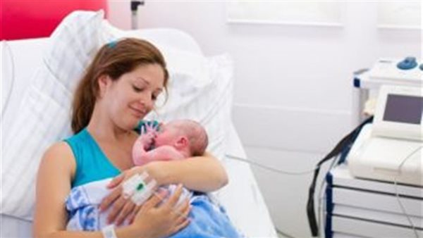 افتكرته إرهاق الشغل.. مفاجأة صادمة فتاة تدرك حملها وقت الولادة