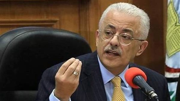 بعد سؤال مفاجئ على الهواء.. رد غير متوقع من وزير التعليم على «جمع كلمة حليب» | شاهد