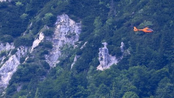 تناثرت أشلاؤه بشكل مرعب.. سقوط سائح من قمة جبال الألب 