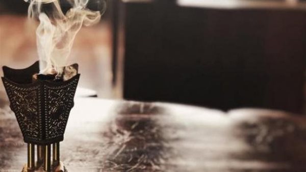 أزهري يحسم الجدل..هل البخور في المنزل يطرد الجن ويزيل آثار الحسد؟