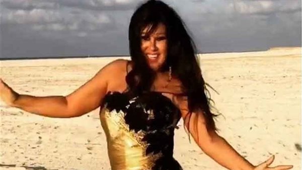 خفيت يلا نهيص بقى.. فيفي عبده توجه رسالة لجمهورها من الساحل الشمالي| شاهد 